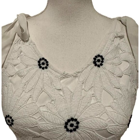 Mi Ami Women’s S White & Black Daisy Cropped Tank Top Embroidered Zipper Back - Picture 3 of 5